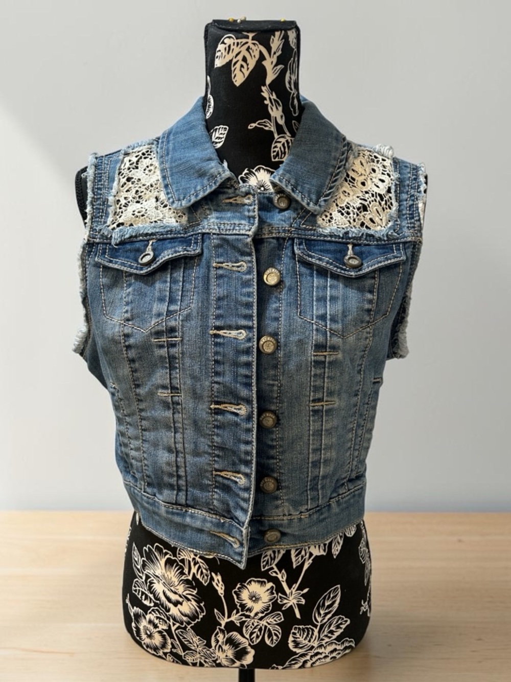 Hot Kiss Blue Denim Vest with White Lace Accents Women’s M